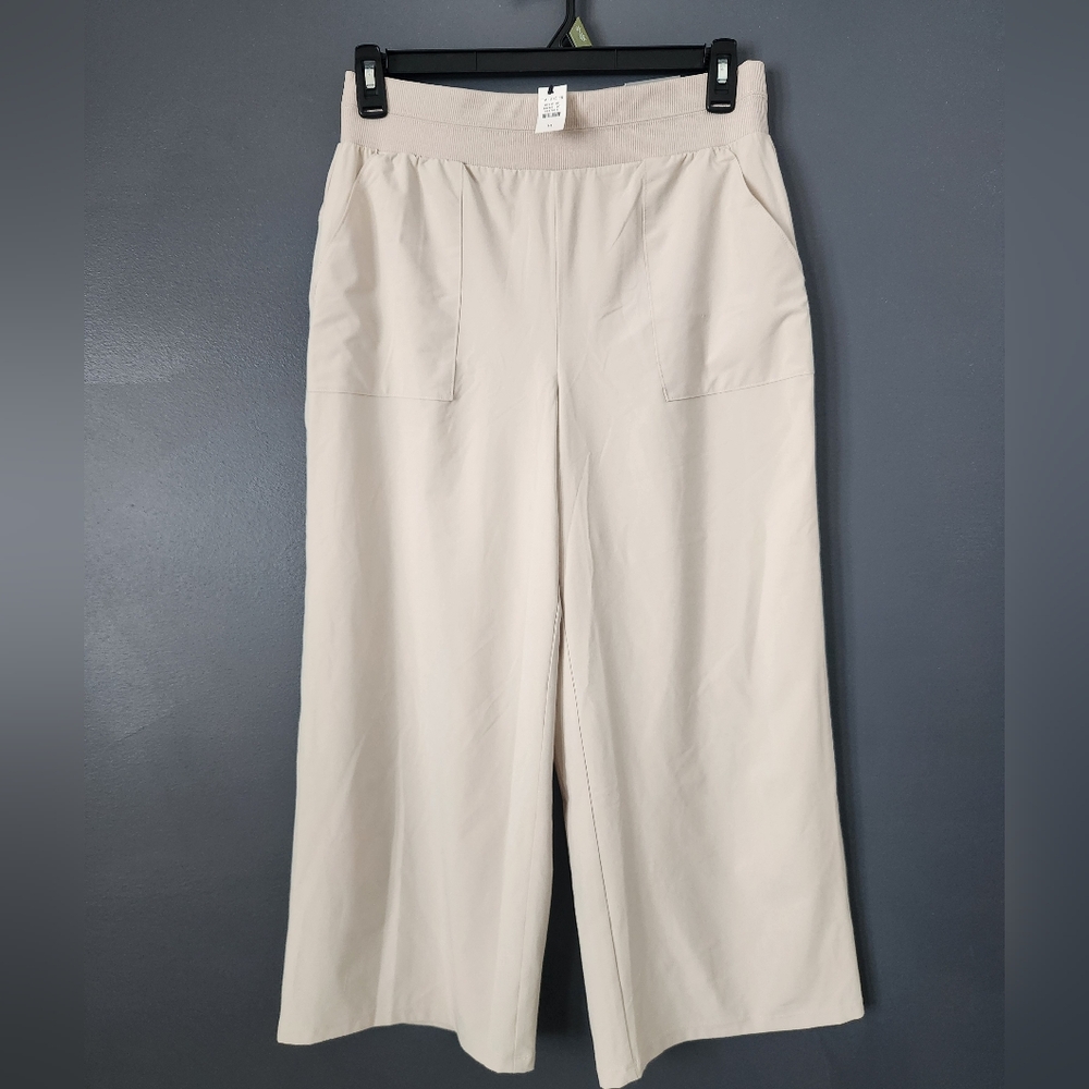 T By Talbots Lightweight Woven Stretch Wide Crop New Women's M NWT Beige Flowy